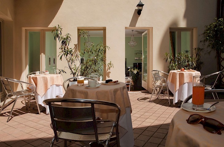 Albergo Orologio - Rooms - terrazzo_esterno.jpg