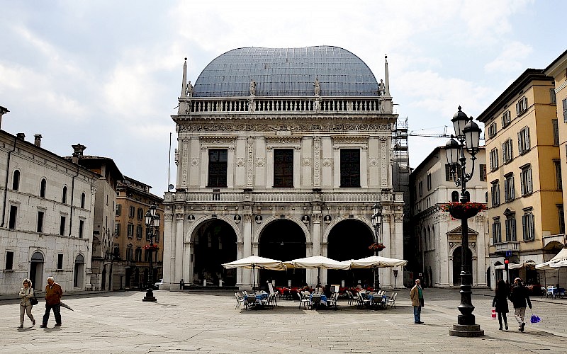brescia_piazza_loggia.jpg